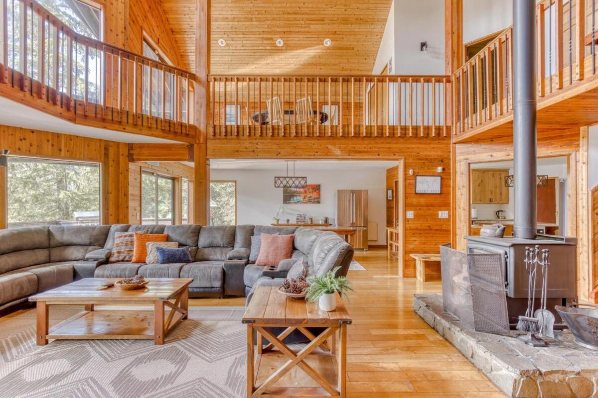 Great Blue Lodge - Spacious Ski Lodge, Hot Tub, Sauna, Game Room & More Government Camp Ngoại thất bức ảnh