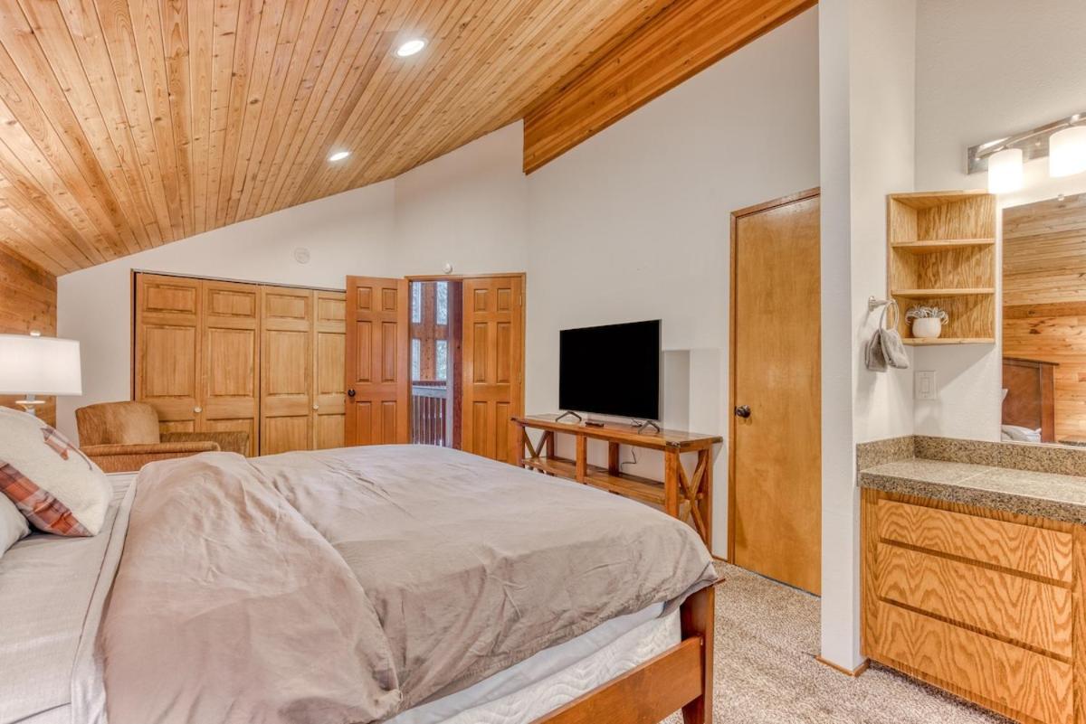 Great Blue Lodge - Spacious Ski Lodge, Hot Tub, Sauna, Game Room & More Government Camp Ngoại thất bức ảnh