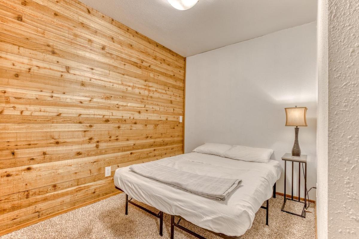 Great Blue Lodge - Spacious Ski Lodge, Hot Tub, Sauna, Game Room & More Government Camp Ngoại thất bức ảnh