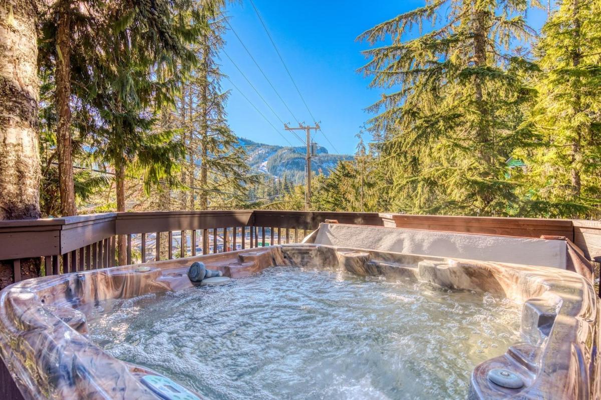 Great Blue Lodge - Spacious Ski Lodge, Hot Tub, Sauna, Game Room & More Government Camp Ngoại thất bức ảnh