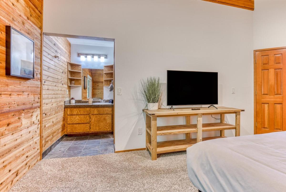 Great Blue Lodge - Spacious Ski Lodge, Hot Tub, Sauna, Game Room & More Government Camp Ngoại thất bức ảnh
