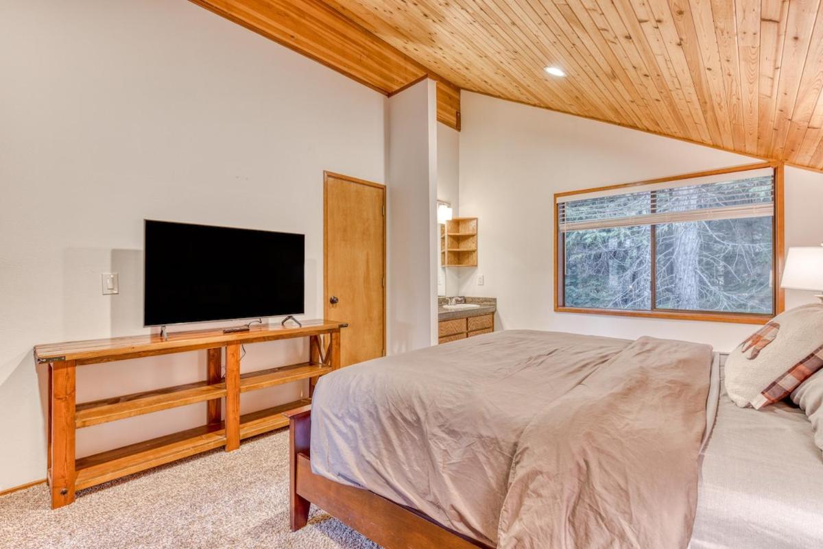 Great Blue Lodge - Spacious Ski Lodge, Hot Tub, Sauna, Game Room & More Government Camp Ngoại thất bức ảnh