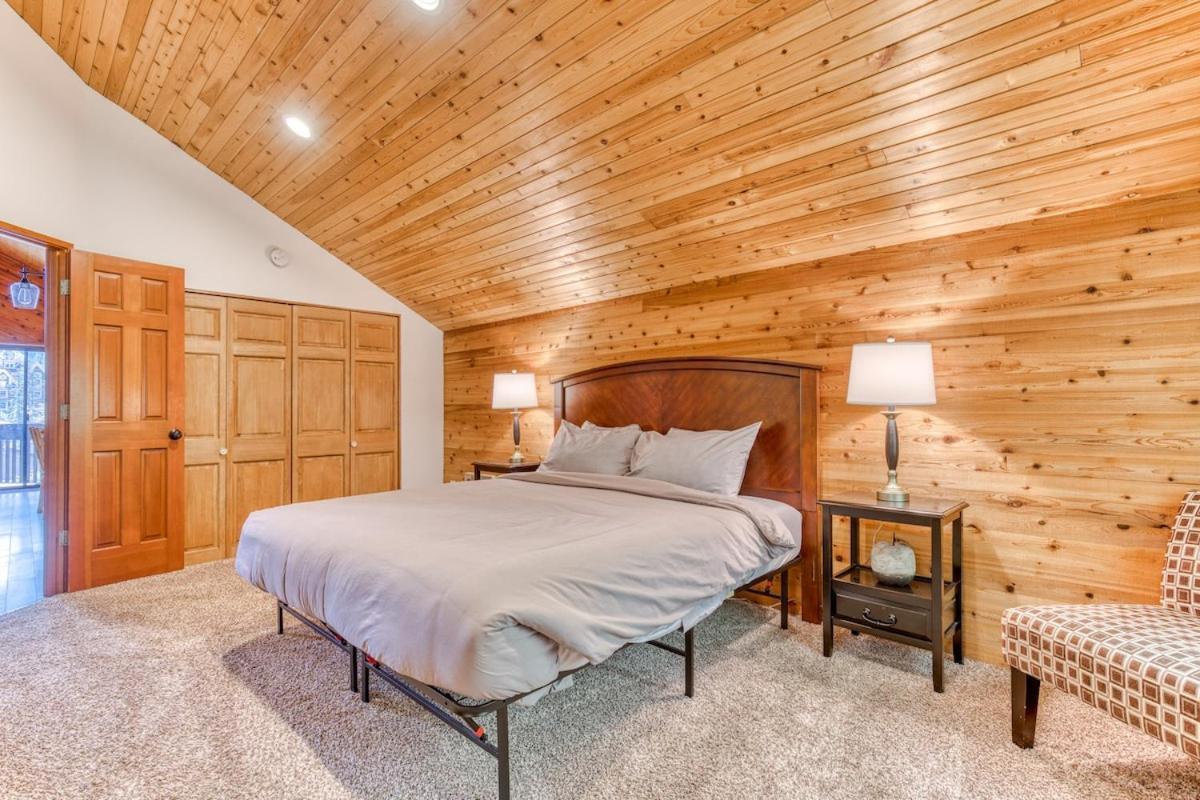 Great Blue Lodge - Spacious Ski Lodge, Hot Tub, Sauna, Game Room & More Government Camp Ngoại thất bức ảnh
