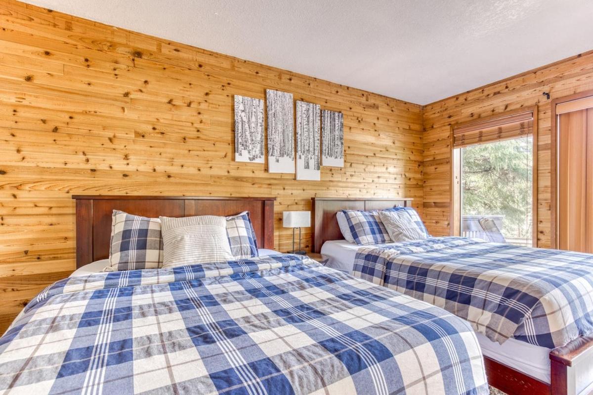 Great Blue Lodge - Spacious Ski Lodge, Hot Tub, Sauna, Game Room & More Government Camp Ngoại thất bức ảnh
