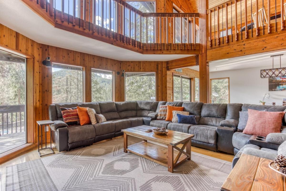 Great Blue Lodge - Spacious Ski Lodge, Hot Tub, Sauna, Game Room & More Government Camp Ngoại thất bức ảnh