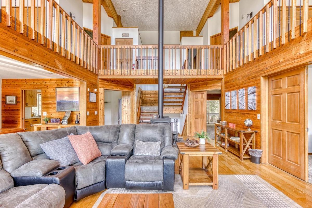 Great Blue Lodge - Spacious Ski Lodge, Hot Tub, Sauna, Game Room & More Government Camp Ngoại thất bức ảnh