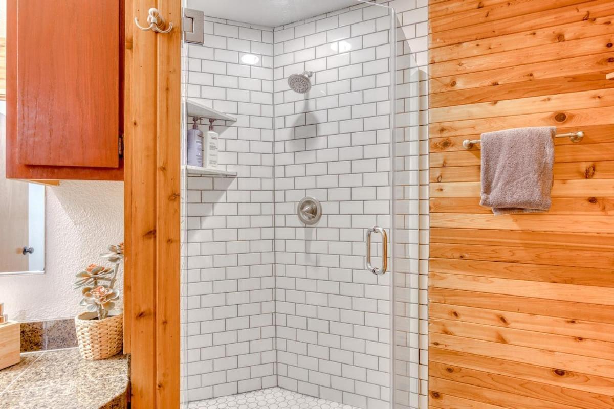 Great Blue Lodge - Spacious Ski Lodge, Hot Tub, Sauna, Game Room & More Government Camp Ngoại thất bức ảnh