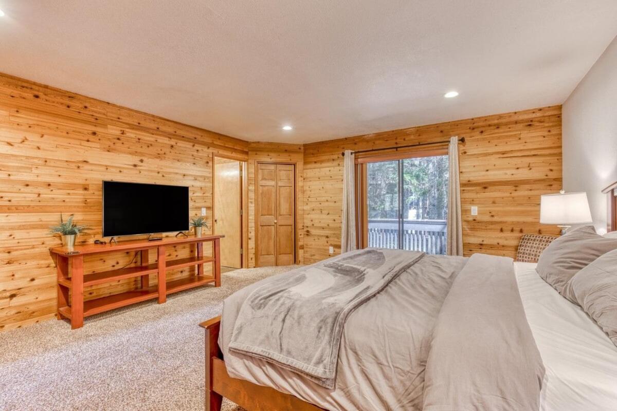 Great Blue Lodge - Spacious Ski Lodge, Hot Tub, Sauna, Game Room & More Government Camp Ngoại thất bức ảnh