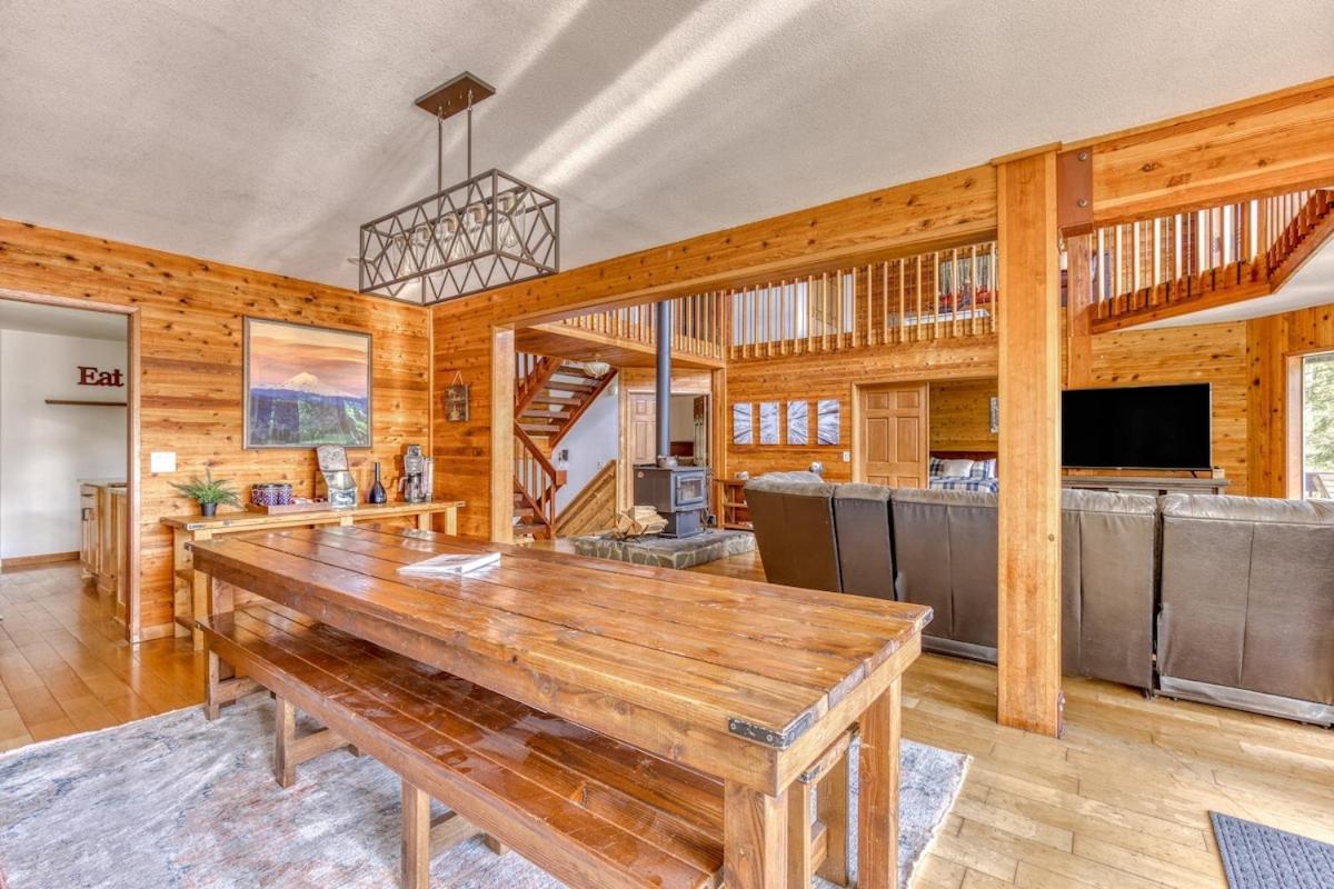 Great Blue Lodge - Spacious Ski Lodge, Hot Tub, Sauna, Game Room & More Government Camp Ngoại thất bức ảnh